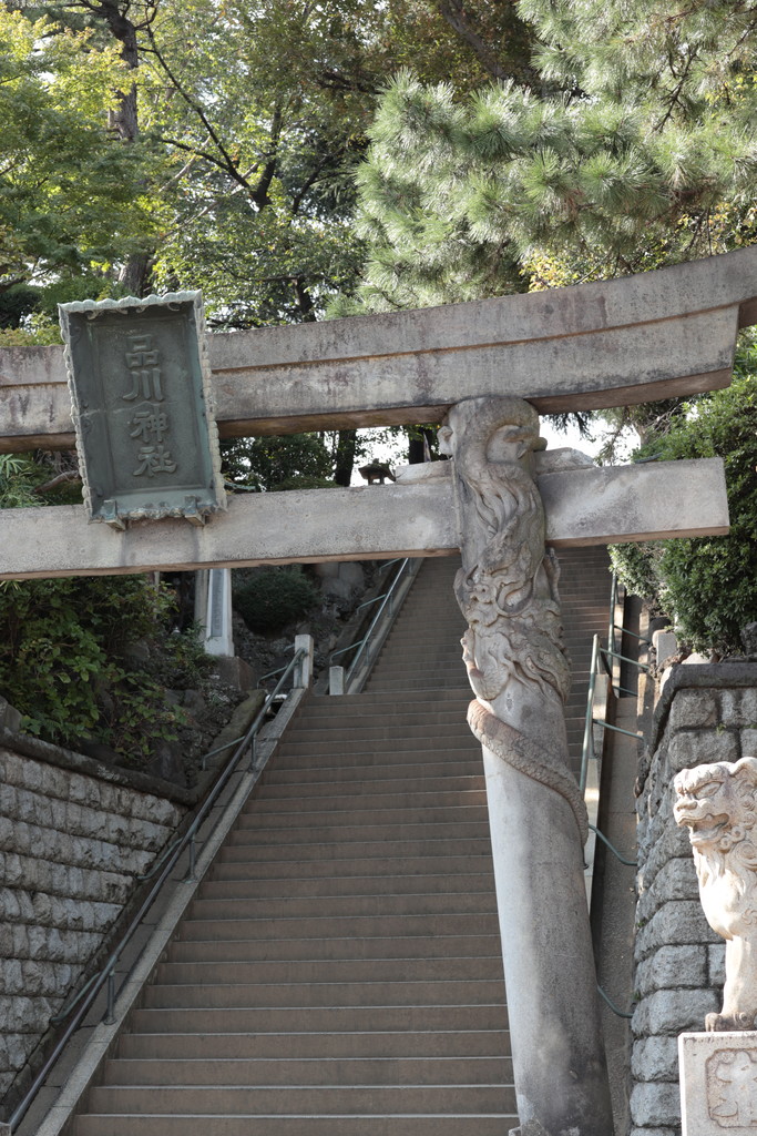 品川神社の鳥居の彫刻