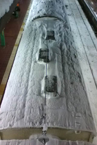 列車の屋根の雪